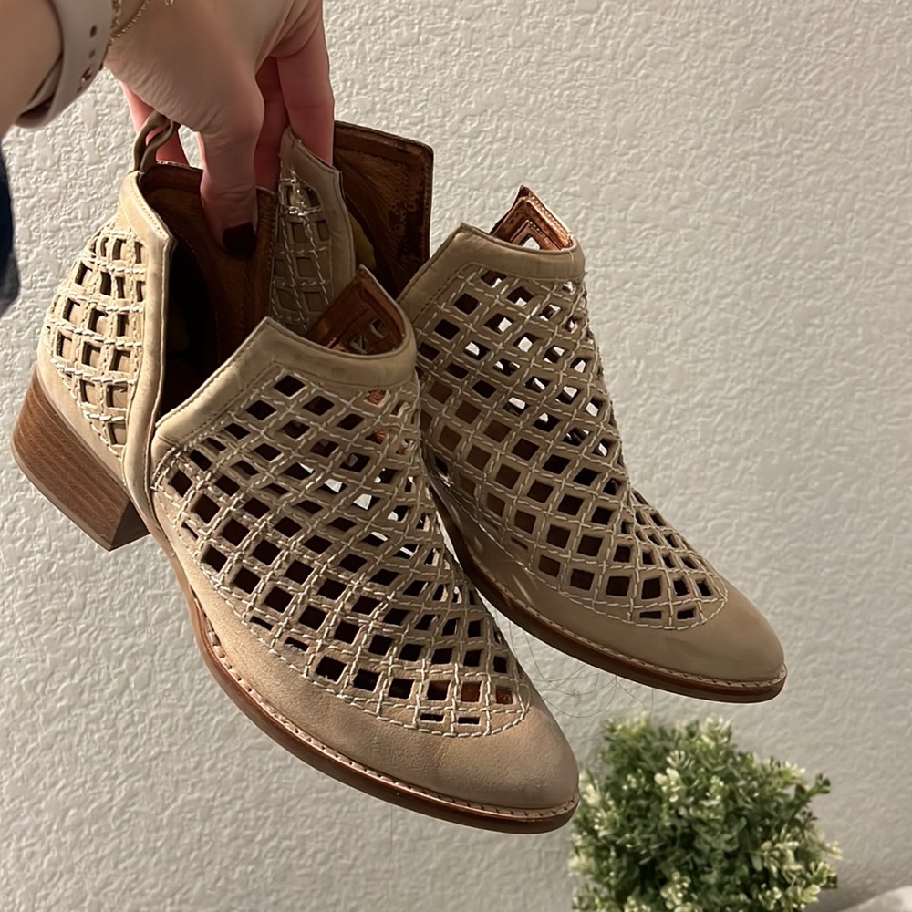 Anthopologie Jeffrey Campbell booties